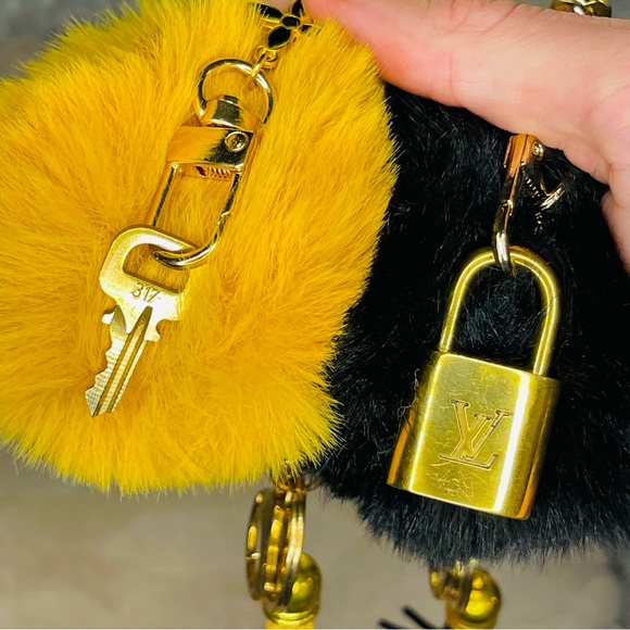 LOUIS VUITTON Lock and Key #317 - Picture 3 of 8